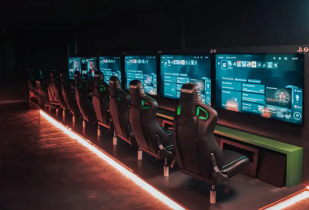 Briefing zone with players looking at a screen